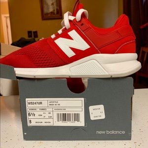 New Balance tennis shoes